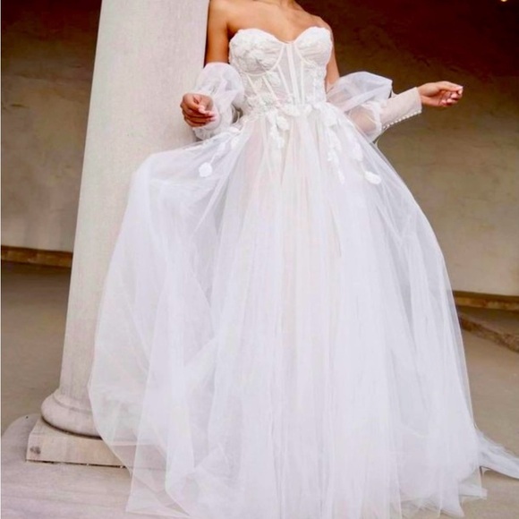 Tulle Wedding Dress Swallow - Picture 11 of 11